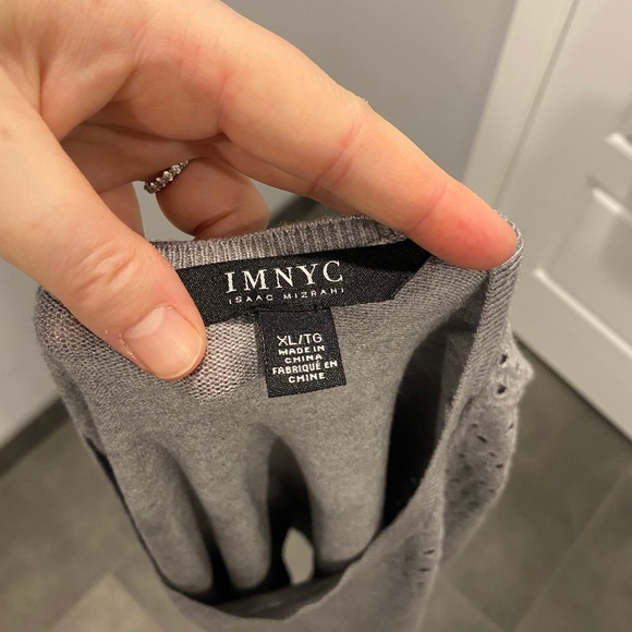 2/20$ Isaac Mizrahi sweater - Picture 5 of 5